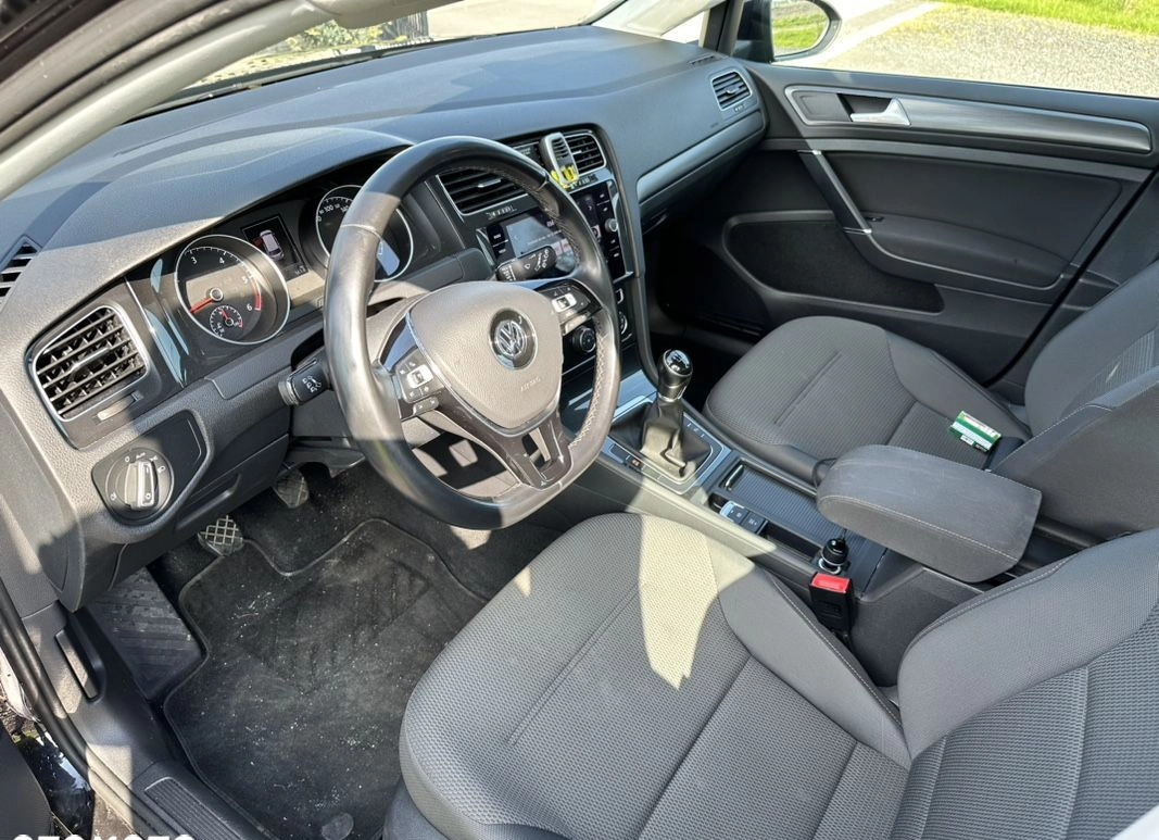 Volkswagen Golf cena 49900 przebieg: 130000, rok produkcji 2018 z Złotów małe 121